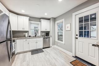 Orange Blossom House - Quaint Family Home 10 Minutes from Downtown MPLS - Minneapolis - 2