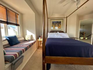 Tiller House - Savannah Room - 4