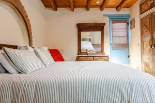 Casita Azul, Historic and Cozy Santa Fe Adobe - Santa Fe - 5