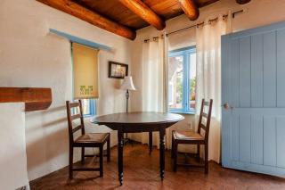 Casita Azul, Historic and Cozy Santa Fe Adobe - 2