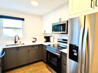 Homey Haven in Vibrant South Beach - 8