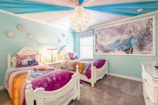 Chic 8 Bdrm Retreat with Pool & Spa in Champions Gate - Davenport - 4