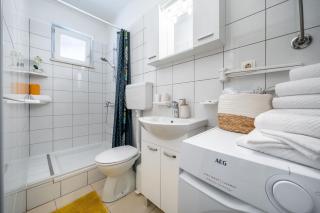 House Cute house with jacuzzi - Dugi Rat - 2