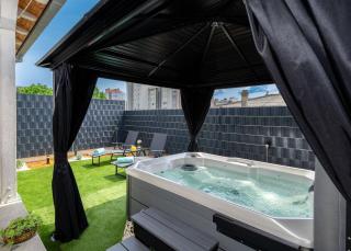 House Cute house with jacuzzi - Dugi Rat - 1