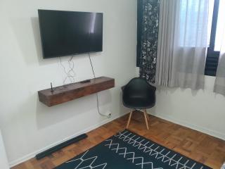 Apto Gonzaga a 20m da praia -Ar Split & Pet Friendly - 1
