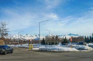 Cozy Anchorage Apartment w/ Mountain Views - 8