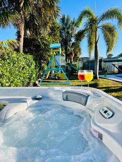 Island Vibes Beach House & 10 min walk to beach - Fort Pierce - 9