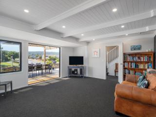 Spacious Family Getaway - Whangamata Holiday Home - 1