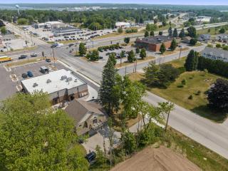 Upper Deck by Simple Life Rentals - 1