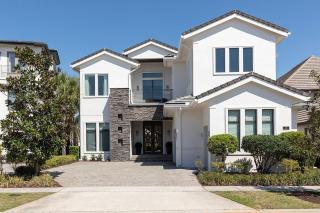 Sun-Filled 7 Bdrm Haven with Sports Themed Game Room at Reunion - Kissimmee - 0