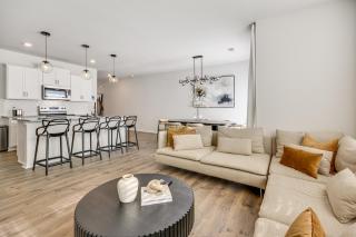 Modern Townhome with Private Yard in Kernersville! - Kernersville - 0