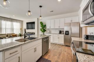Modern Townhome with Private Yard in Kernersville! - Kernersville - 1