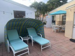 King Bed Downtown Courtyard Apt - West Palm Beach - 4