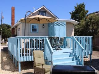 Classic Beach Cottage W- Private Yard - Ship Bottom - 9