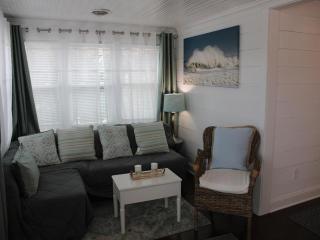 Classic Beach Cottage W- Private Yard - Ship Bottom - 6
