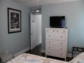 Classic Beach Cottage W- Private Yard - Ship Bottom - 2