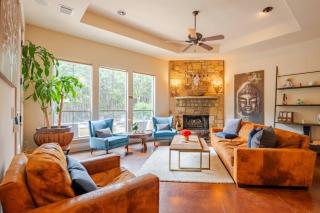 Pool and Spa, Pet friendly, Downstairs Master - Lakeway - 9