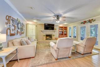 Spacious Home with Hot Tub in Fort Walton Beach! - Fort Walton Beach - 0