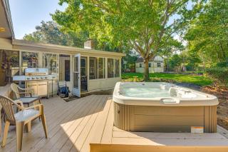 Spacious Home with Hot Tub in Fort Walton Beach! - Fort Walton Beach - 9