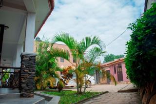 Travel Sanctuary residence - Luxury2 - Kampala - 3