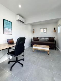 Studio with Office Space and Hot Tub - Miami - 1