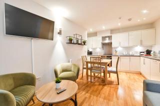 Delightful Tower Bridge Apartment Sleeps 6 - London - 2