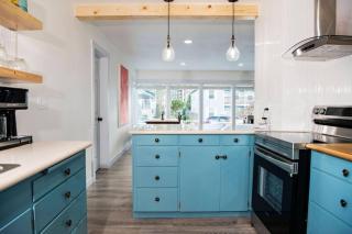 Beach Escape, 2 Blocks Away, Sleeps 6 - Seaside - 6