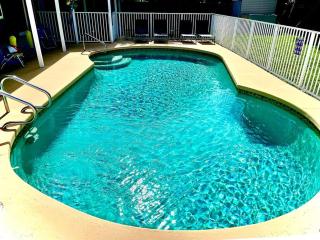 Seabreeze escape, Entire House, 3br,2bath, Private Yard, HEATED Saltwater Pool, Pompano Beach-Fort Lauderdale, sleeps 8 - Pompano Beach - 4