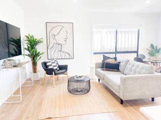Luxury Villa 2 - North Wagga - 6
