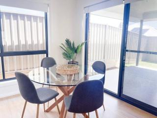 Luxury Villa 2 - North Wagga - 5