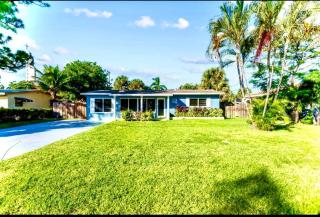Seabreeze escape, Entire House, 3br,2bath, Private Yard, HEATED Saltwater Pool, Pompano Beach-Fort Lauderdale, sleeps 8 - Pompano Beach - 3
