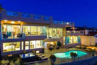 Celebrity Oceanfront Estate - 8