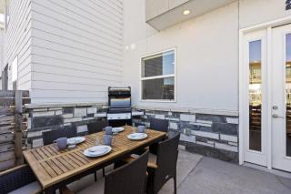 Mountain View Home with King Beds and Rooftop Deck - 6