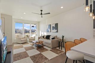 Mountain View Home with King Beds and Rooftop Deck - 3