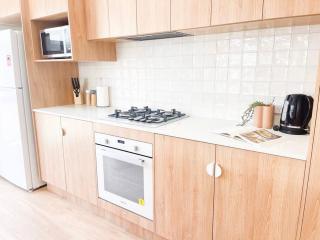 Villa 1 - Luxury Stay in Gobbagombalin - North Wagga - 2