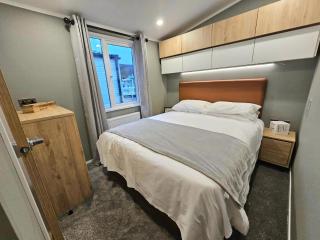 Gorgeous Caravan With Decking Wifi In Suffolk Ref 20141Bs - Hopton on Sea - 5
