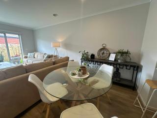 Inviting 3BR Armstrong Creek Escape - Mount Duneed - 3