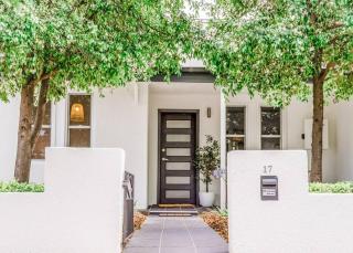 Elsie - City Living in a Big Home - Just book it - Wagga Wagga - 0