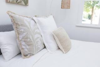 Elsie - City Living in a Big Home - Just book it - Wagga Wagga - 2