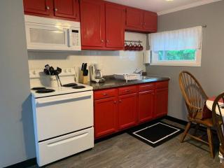 1-BR 2nd Floor Queen Bed, Fast Wi-Fi, C5 - Wallingford - 9