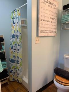 1-BR 2nd Floor Queen Bed, Fast Wi-Fi, C5 - Wallingford - 1