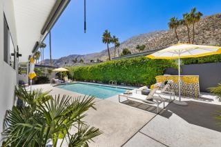 Luxurious Tennis Club Bungalow 1 with Mountain Views and Walks to Downtown Palm Springs! - Palm Springs - 9