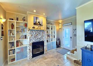 Lighthouse by the Sea - Surfside Beach - 8