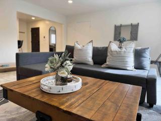 Sunny Retreat HUGE Single Level Home with large yard - San Diego - 4