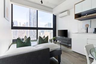 Stylish 2BR Apartment with Panoramic City Views - 5