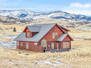Yellowstone Fun House Hot Tub Game Room 360 Views - Emigrant - 5
