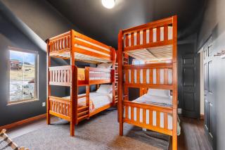 Yellowstone Fun House Hot Tub Game Room 360 Views - Emigrant - 2