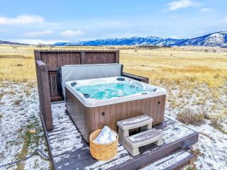 30 Miles to Yellowstone Hot Tub Game Room AC - 8