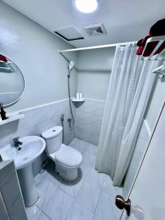 Spacious Condo Unit with Balcony - Lo-oc - 2