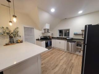 Cozy Apt, minutes from Boston! - 1